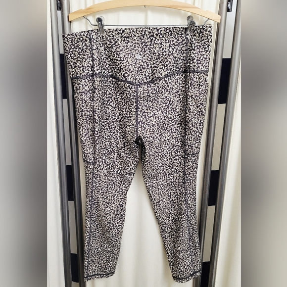 Athleta Salutation Stash Tight Leggings w/Pocket Black, White, Brown XL - Picture 2 of 6